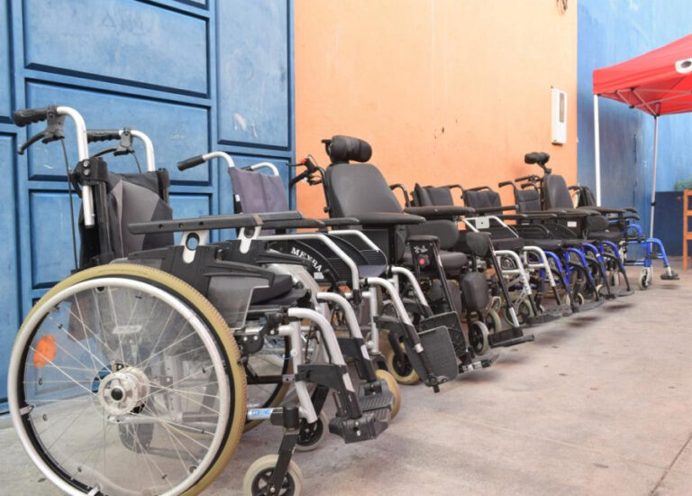 Association Blackboys offre des fauteuils roulants à l’île de Fogo